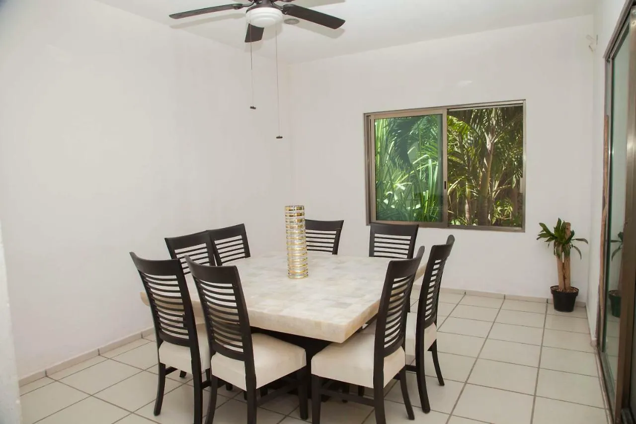 Beautiful Private Villa For 16 Pax With Garden, Bbq And Pool, Playa Del Carmen