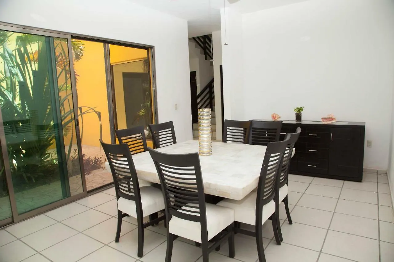 Beautiful Private Villa For 16 Pax With Garden, Bbq And Pool, Playa Del Carmen
