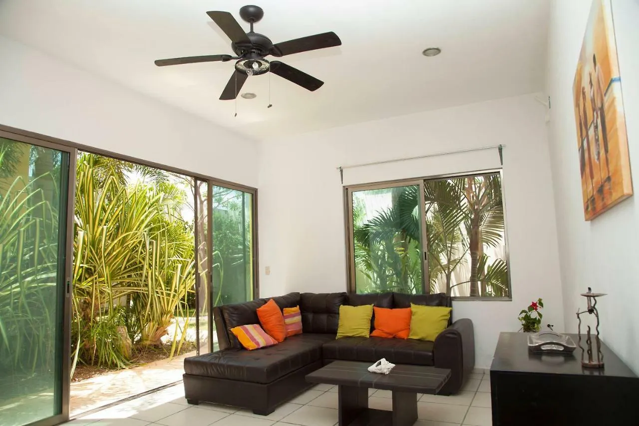 Beautiful Private Villa For 16 Pax With Garden, Bbq And Pool, Playa Del Carmen Holiday home